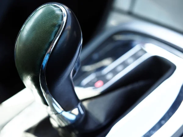 Guide to Buying and driving an Automatic Car